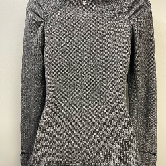 EUC Black/Greyish Lululemon Shirt Size 6 - Picture 2 of 2